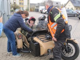 2025-11-14_Moment-de-Partage-et-Bonheur-en-Side